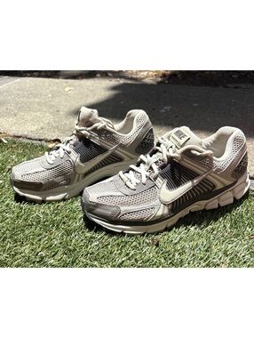 Nike Zoom Vomero 5 Running Shoes US 8.5